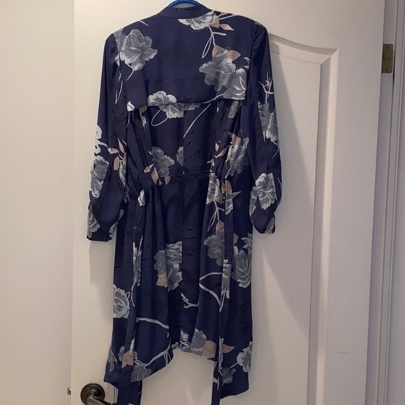 Aritzia Quincey belted trench - Picture 3 of 3